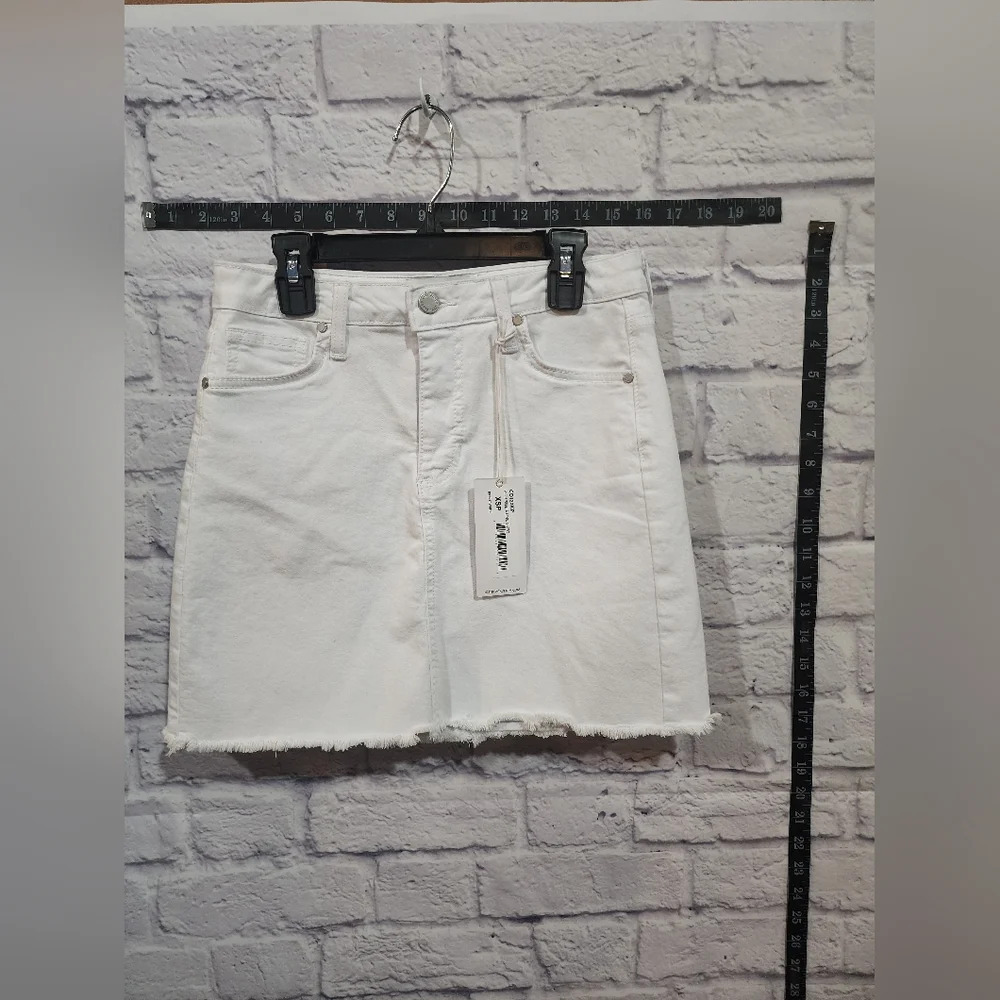 Just Black crisp white high waisted A-line skirt Size XSmall NEW